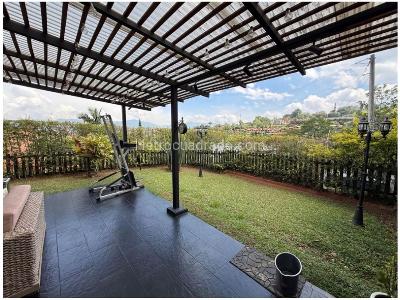 Casa de 3 alcobas en venta en Loma El Atravesado, Envigado, 252 m² · foto 7 de 7