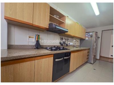 Apartamento de 4 alcobas en venta en Loma De Los Bernal, Medellín, 120 m² · foto 9 de 20
