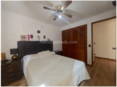 Apartamento de 4 alcobas en venta en Loma De Los Bernal, Medellín, 120 m² · foto 20 de 20