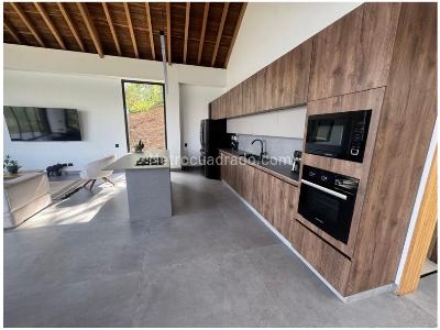 Casa de 4 alcobas en venta en Envigado, Medellín, 385 m² · foto 3 de 11