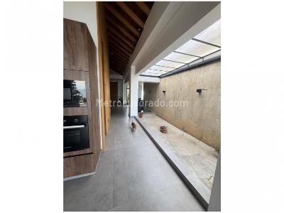 Casa de 4 alcobas en venta en Envigado, Medellín, 385 m² · foto 4 de 11