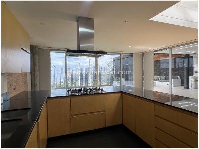 Casa de 3 alcobas en venta en Loma El Atravesado, Envigado, 289 m² · foto 11 de 20