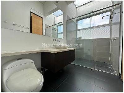 Casa de 3 alcobas en venta en Loma El Atravesado, Envigado, 289 m² · foto 14 de 20