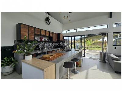 Casa de 5 alcobas en venta en Alto Del Escobero, Envigado, 325 m² · foto 3 de 20