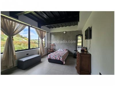 Casa de 5 alcobas en venta en Alto Del Escobero, Envigado, 325 m² · foto 11 de 20