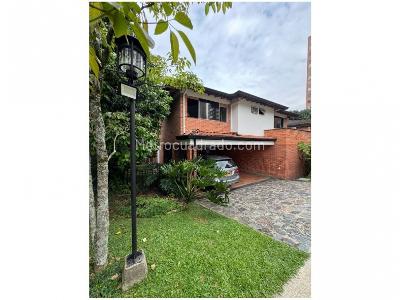 Casa de 3 alcobas en venta en Benedictinos, Envigado, 318 m² · foto 2 de 20
