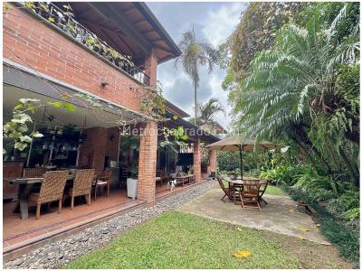 Casa de 3 alcobas en venta en Benedictinos, Envigado, 318 m² · foto 11 de 20