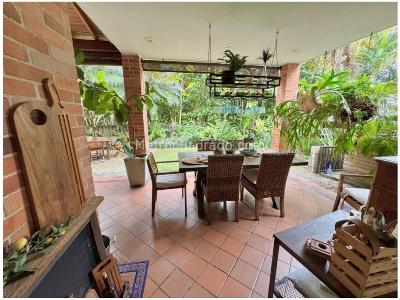 Casa de 3 alcobas en venta en Benedictinos, Envigado, 318 m² · foto 14 de 20