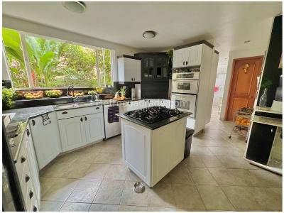 Casa de 3 alcobas en venta en Benedictinos, Envigado, 318 m² · foto 16 de 20