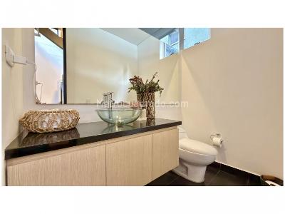 Casa de 3 alcobas en venta en Loma El Atravesado, Envigado, 288 m² · foto 11 de 19