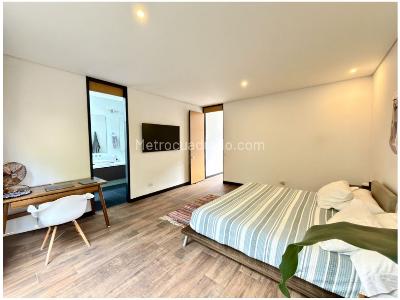 Casa de 3 alcobas en venta en Loma El Atravesado, Envigado, 288 m² · foto 16 de 19