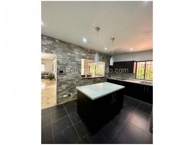 Casa de 4 alcobas en venta en Otraparte, Envigado, 369 m² · foto 5 de 10