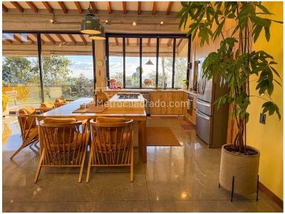 Casa de 4 alcobas en venta en Loma Del Escobero, Envigado, 350 m² · foto 2 de 20