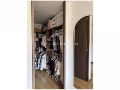 Apartamento de 2 alcobas en venta en Loma Del Escobero, Envigado, 84 m² · foto 4 de 9