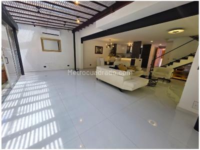 Casa de 3 alcobas en venta en San Lucas, Medellín, 229 m² · foto 4 de 10
