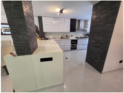 Casa de 3 alcobas en venta en San Lucas, Medellín, 229 m² · foto 7 de 10