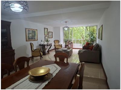 Apartamento de 3 alcobas en venta en Castropol, Medellín, 182 m² · foto 3 de 20