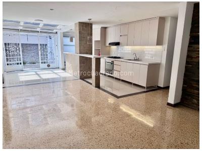 Apartamento de 3 alcobas en venta en Castropol, Medellín, 126 m² · foto 3 de 20
