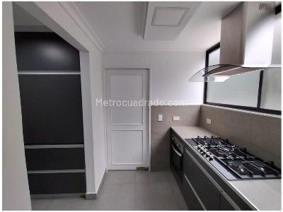 Apartamento de 3 alcobas en venta en Loma De Los Parra, Medellín, 207 m² · foto 13 de 20
