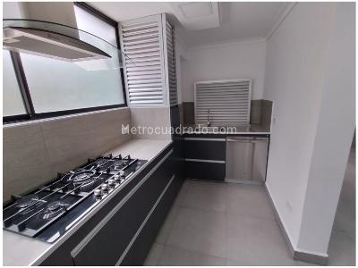 Apartamento de 3 alcobas en venta en Loma De Los Parra, Medellín, 207 m² · foto 14 de 20