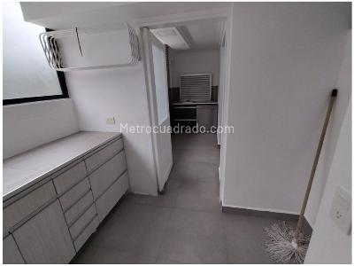 Apartamento de 3 alcobas en venta en Loma De Los Parra, Medellín, 207 m² · foto 15 de 20