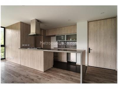 Apartamento de 3 alcobas en venta en Altos Del Poblado, Medellín, 138 m² · foto 4 de 10