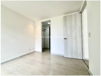 Apartamento de 2 alcobas en venta en Castropol, Medellín, 74 m² · foto 8 de 13