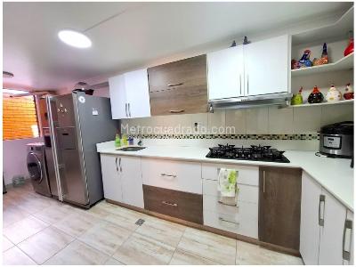 Apartamento de 3 alcobas en venta en Bolivariana, Medellín, 143 m² · foto 5 de 15