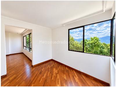 Apartamento en venta en El Tesoro, Medellín · foto 3 de 10
