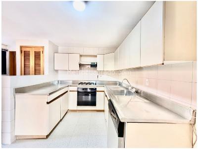 Apartamento en venta en El Tesoro, Medellín · foto 4 de 10