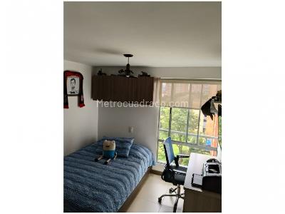Apartamento de 3 alcobas en venta en Loma De Las Brujas, Envigado, 92 m² · foto 2 de 20
