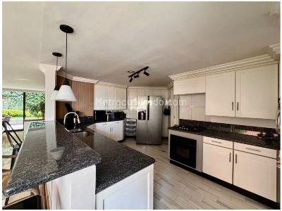 Apartamento de 3 alcobas en venta en La Toja, Medellín, 280 m² · foto 5 de 20
