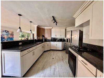 Apartamento de 3 alcobas en venta en La Toja, Medellín, 280 m² · foto 6 de 20