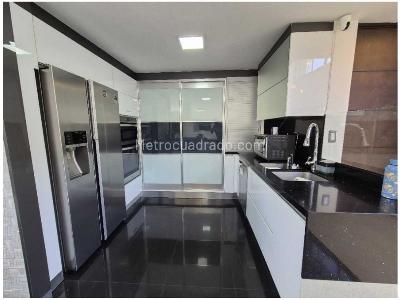 Apartamento de 4 alcobas en venta en Nina Maria, Envigado, 198 m² · foto 6 de 20