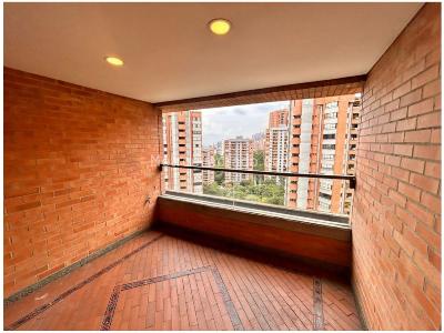 Apartamento de 3 alcobas en venta en Los Balsos, Medellín, 211 m² · foto 2 de 20
