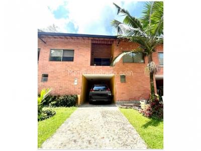 Casa de 3 alcobas en venta en La Abadia, Envigado, 166 m² · foto 19 de 20