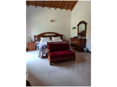 Casa de 3 alcobas en venta en Cola Del Zorro, Medellín, 355 m² · foto 15 de 20