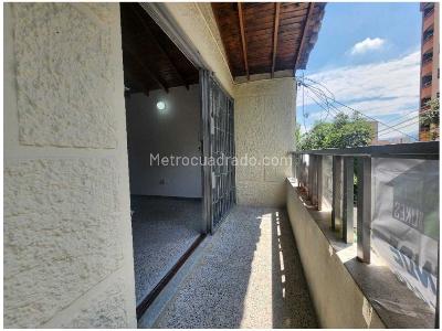 Apartamento en venta en La Floresta, Medellín · foto 2 de 18