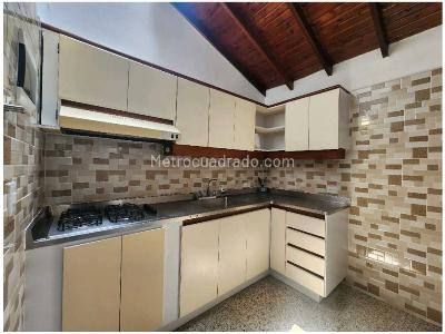 Apartamento en venta en La Floresta, Medellín · foto 8 de 18