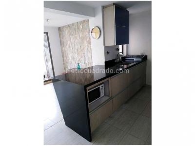 Apartamento de 2 alcobas en venta en Loma De Los Bernal, Medellín, 80 m² · foto 2 de 10
