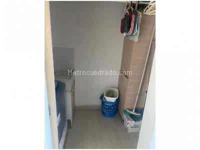 Apartamento de 2 alcobas en venta en Loma De Los Bernal, Medellín, 80 m² · foto 4 de 10