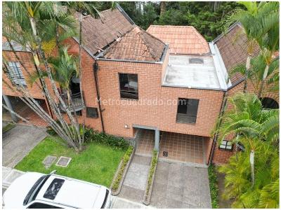 Casa de 3 alcobas en venta en San Lucas, Envigado, 220 m² · foto 2 de 20