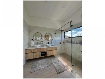 Casa de 3 alcobas en venta en Las Palmas, Medellín, 370 m² · foto 13 de 16