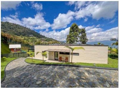 Casa de 4 alcobas en venta en Las Palmas, Medellín, 490 m² · foto 17 de 18