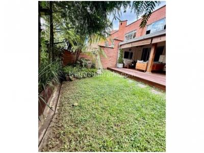 Casa de 3 alcobas en venta en Loma De Las Brujas, Envigado, 200 m² · foto 2 de 19