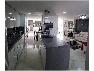 Casa de 5 alcobas en venta en Loma De Los Bernal, Medellín, 165 m² · foto 2 de 17