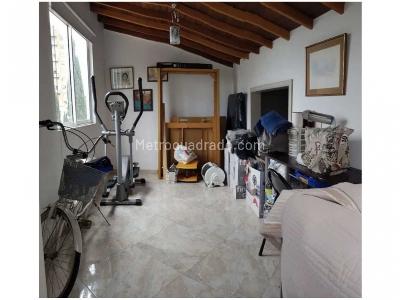 Casa de 5 alcobas en venta en Loma De Los Bernal, Medellín, 165 m² · foto 12 de 17