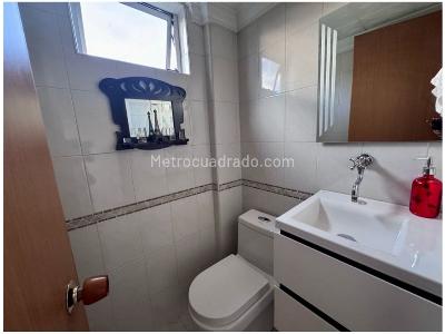 Apartamento de 3 alcobas en venta en Castropol, Medellín, 141 m² · foto 3 de 18