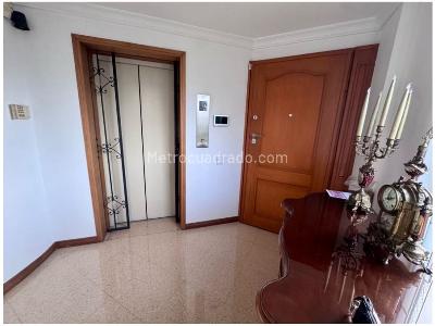 Apartamento de 3 alcobas en venta en Castropol, Medellín, 141 m² · foto 4 de 18
