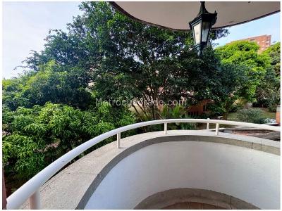 Apartamento de 3 alcobas en venta en Castropol, Medellín, 141 m² · foto 9 de 18